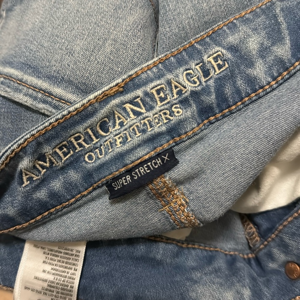 Distressed Hi-Rise Jegging - Picture 4 of 4
